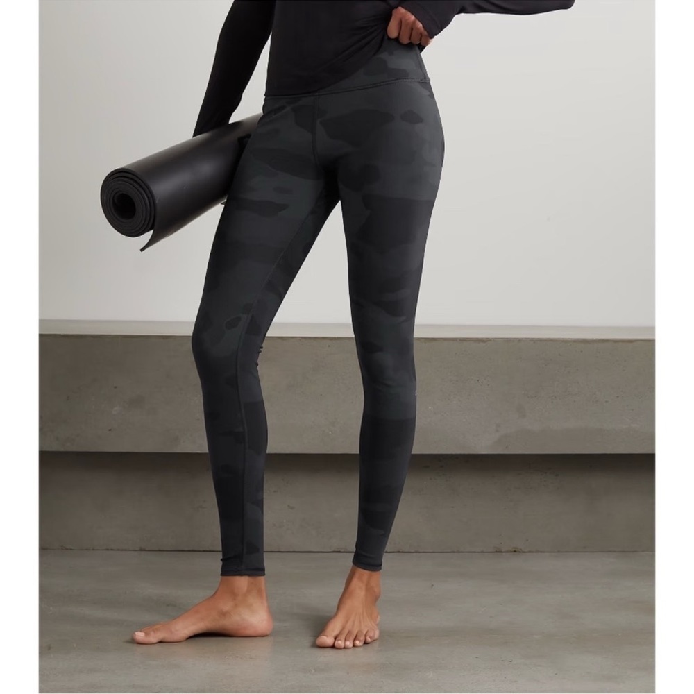 ALO Yoga Camo Black and Grey Leggings Size: XS